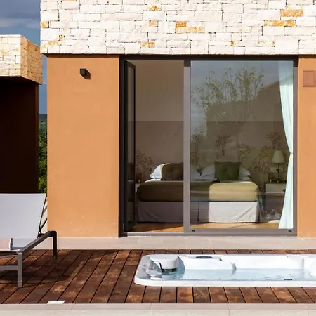 Sanpadeo For Kids & Families In Istria With Jacuzzi, Sauna & Sea View 빌라 브르토니글라